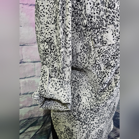 Torrid 3/4 sleeve blouse - Picture 2 of 5